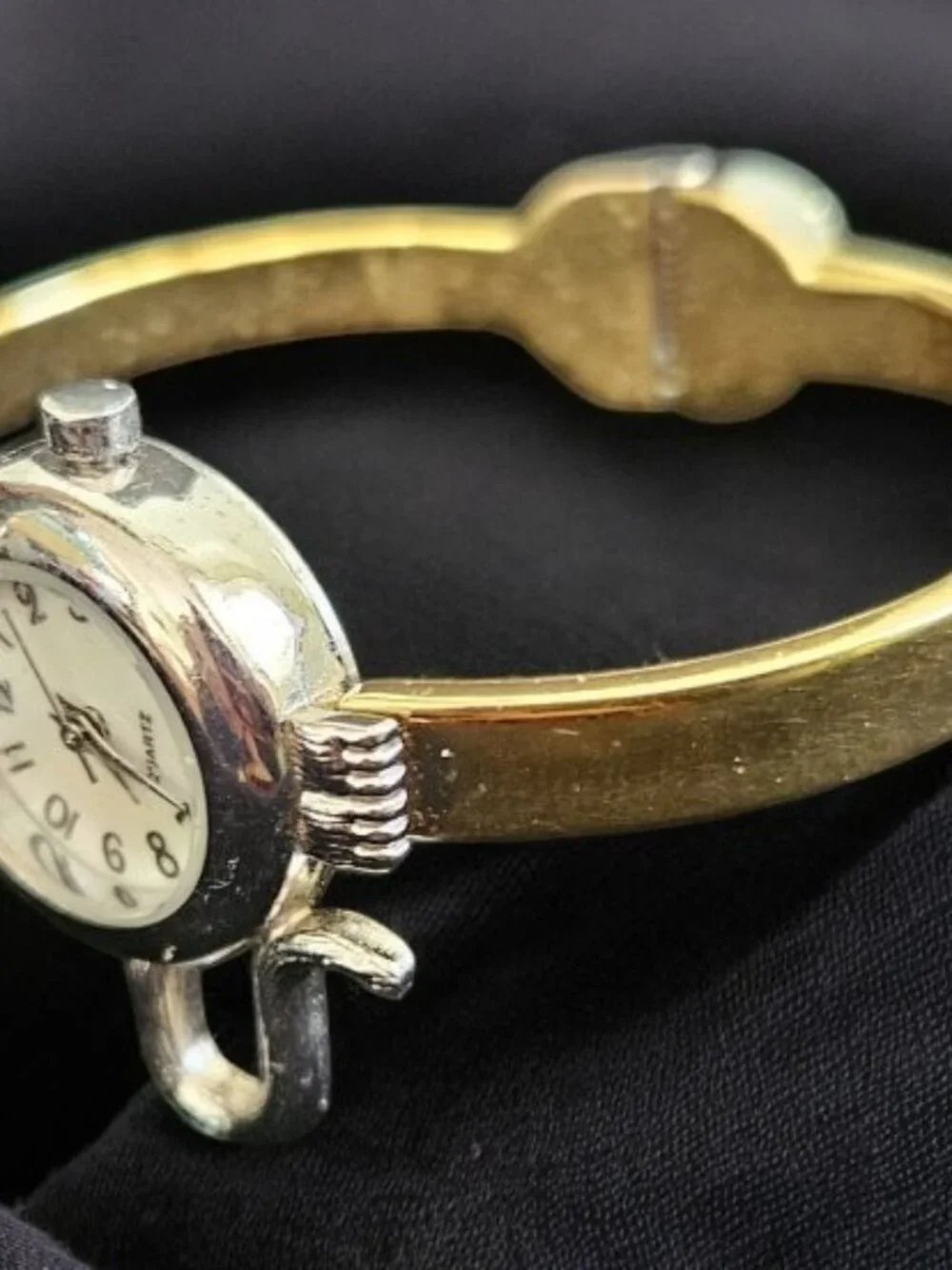 AVON Rhinestone Kitty Goldtone Hinged Ladies Bangle Bracelet Quartz Watch